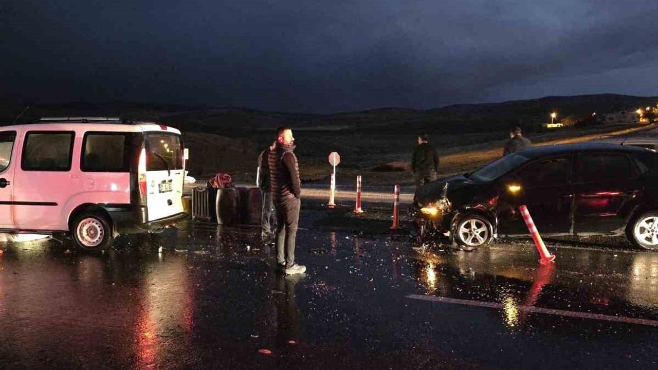 Siirt'te Kurtalan-Batman kara yolunda maddi hasarlı trafik kazası