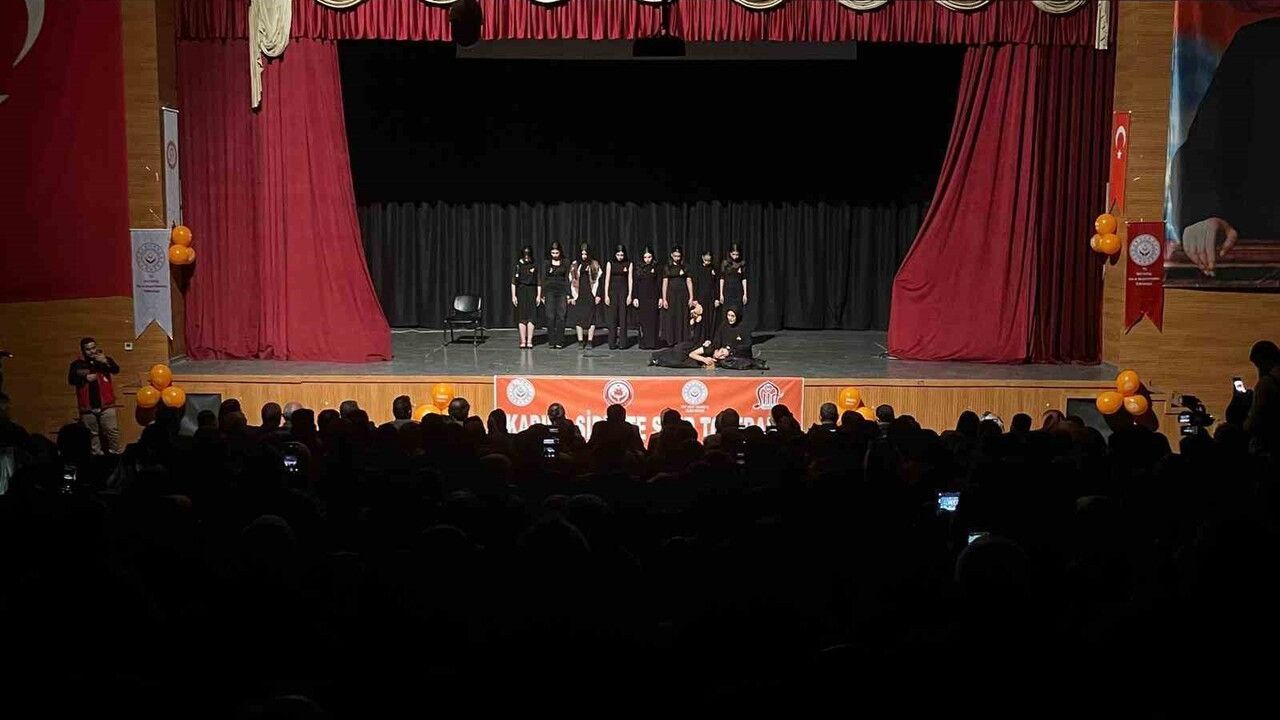 Siirt Valisi Kızılkaya: Kadın, ailenin temel direği ve toplumun vicdanıdır