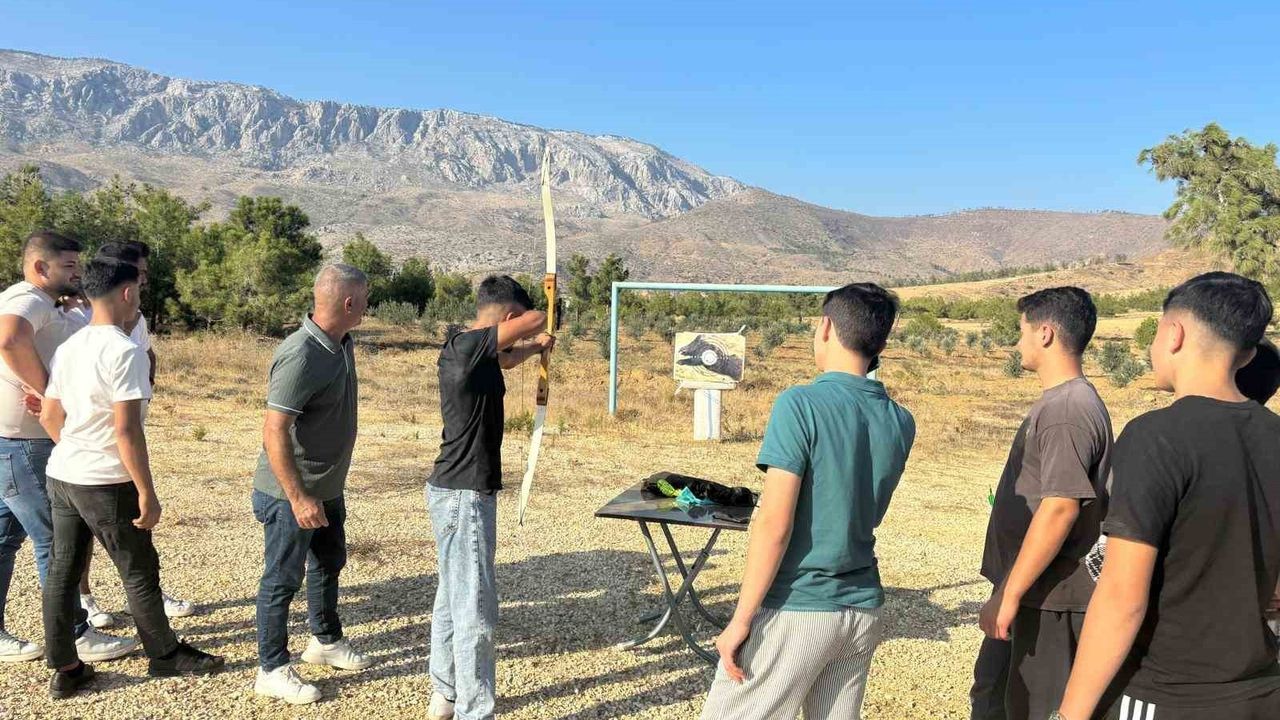 Silifke Işıklı Mahallesi'nde muhtarlıktan gençlere sosyal etkinlik