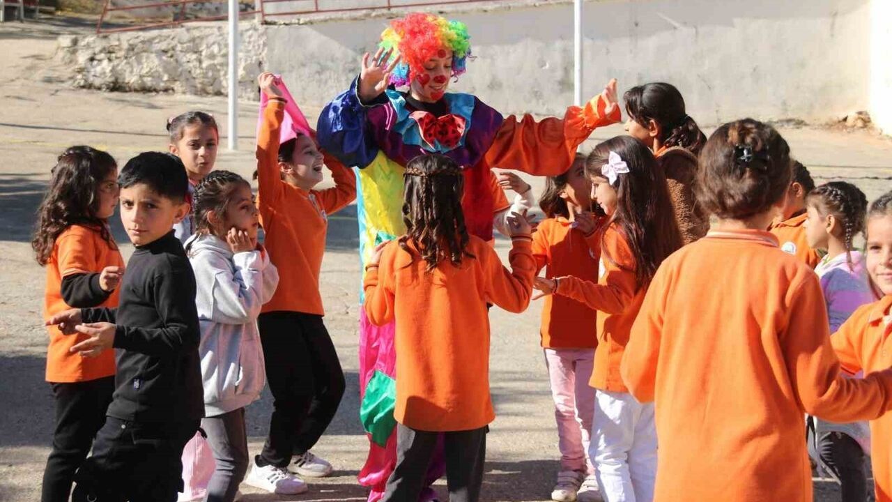 Silvan'da çocuklara saç bakımı ve kişisel destek sağlandı