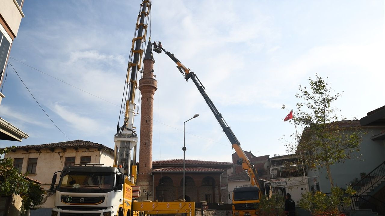 Sındırgı'da Şerif Paşa ve Yakupbey Camilerinde Restorasyon Çalışmaları Başladı