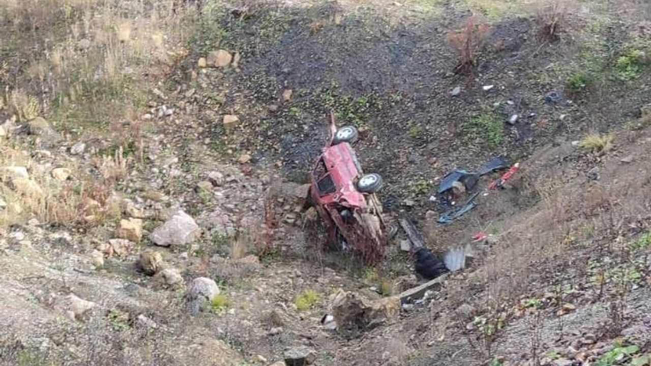 Sinop Ayancık’ta otomobil uçuruma yuvarlandı: 1 kişi hayatını kaybetti