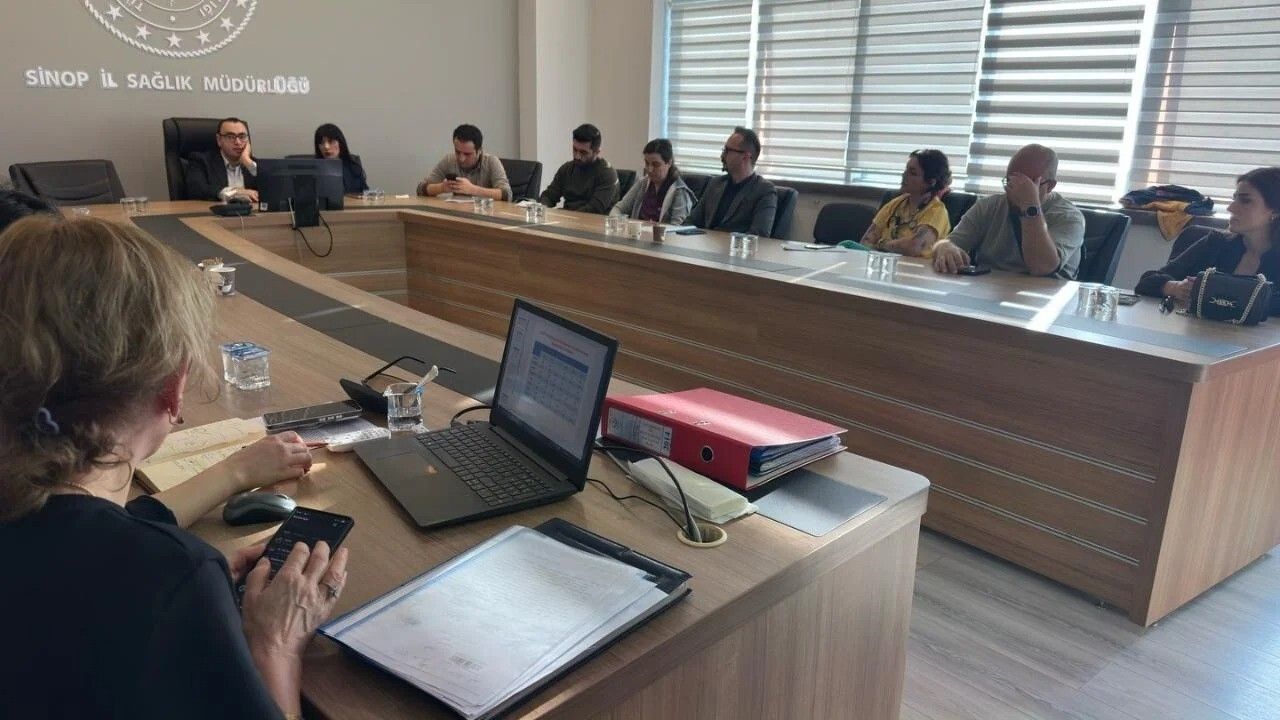 Sinop'ta ASKOM Toplantısı: Acil Sağlık Hizmetlerinde Koordinasyon ve Kalite İyileştirmesi