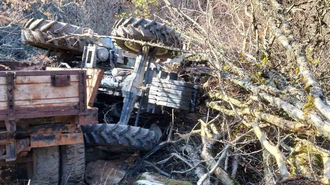 Sinop’ta Boyabat Dodurga Yaylası’nda traktör devrildi: 1’i ağır 3 yaralı