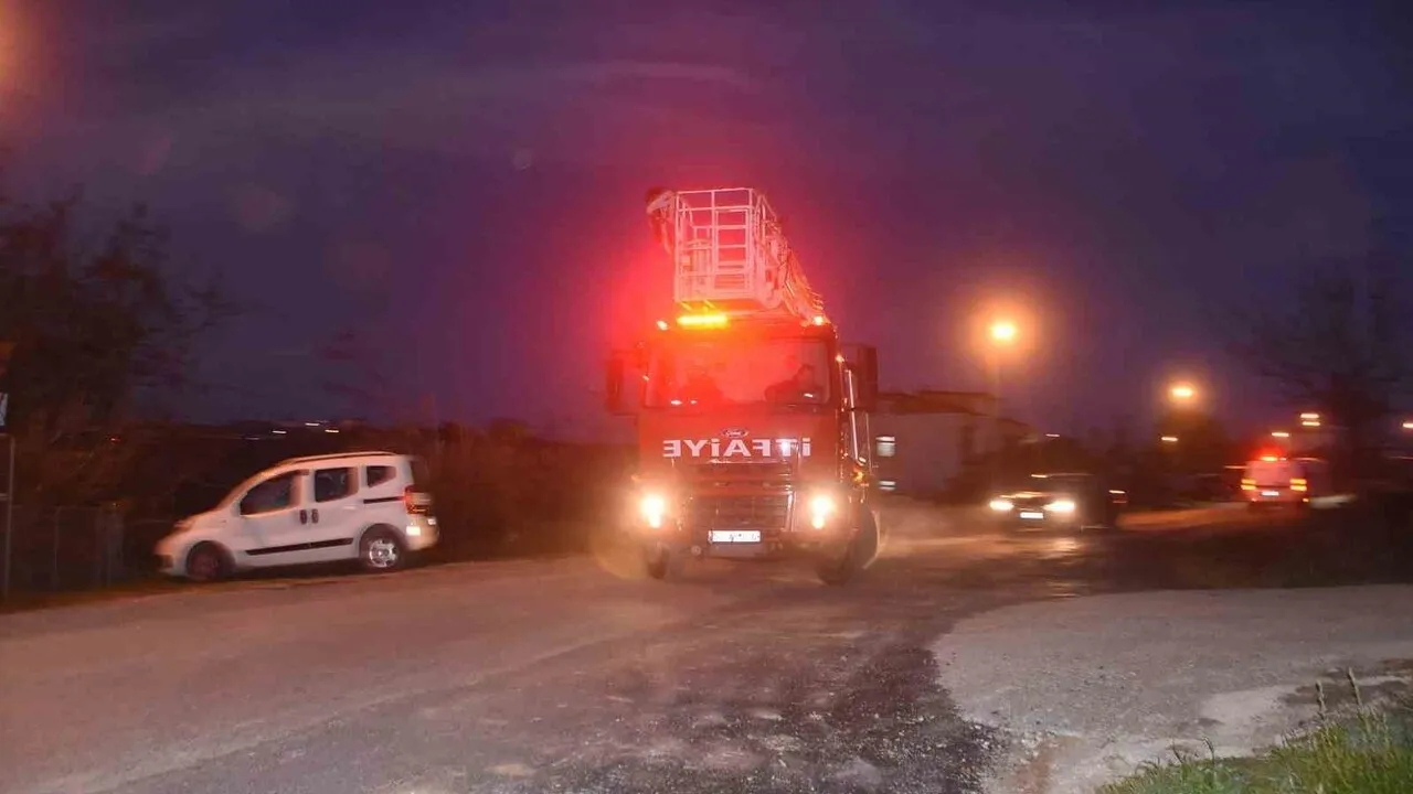 Sinop’ta duman ihbarı: Ordu Mahallesi’nde plastik kablo yakımı ekipleri harekete geçirdi