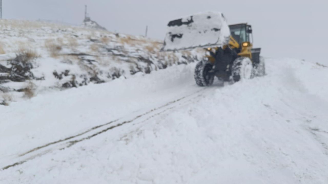 Şırnak beyaza büründü: Beytüşşebap'ta kar örtüsü arttı, Habur Çayı debisi yükseldi