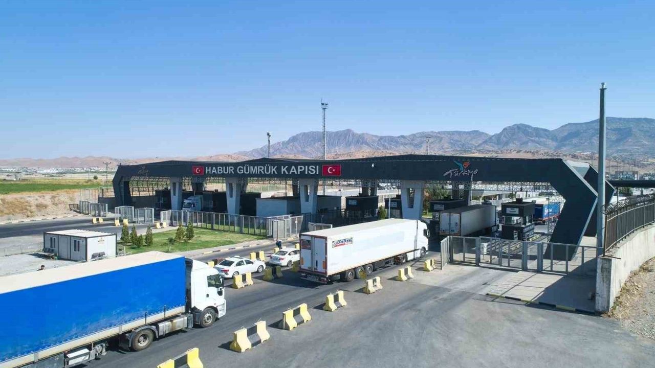 Şırnak Emniyeti Habur Sınır Kapısında 4 Sahte Belgeyle Yakalamaya İmza Attı, 3 Firari Adli Makamlara Sevk Edildi