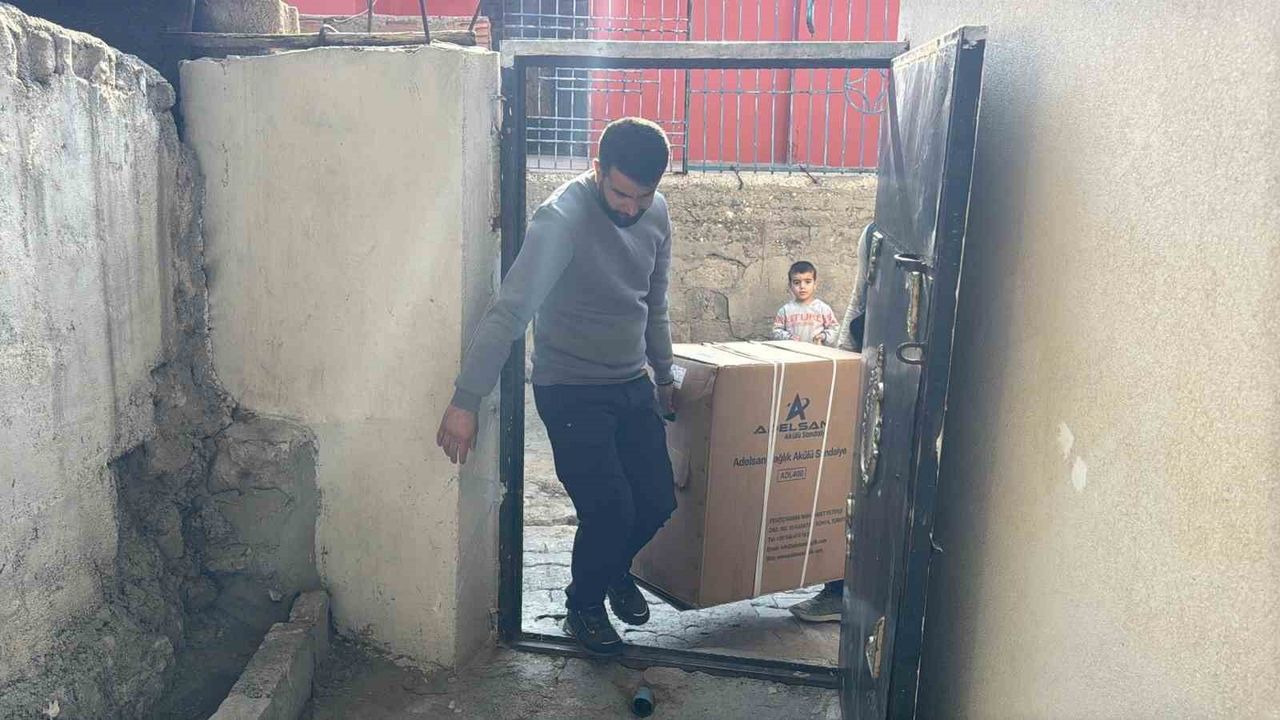 Şırnak'ta 16 yaşındaki engelli çocuğun akülü sandalye hayalini polis memuru gerçekleştirdi