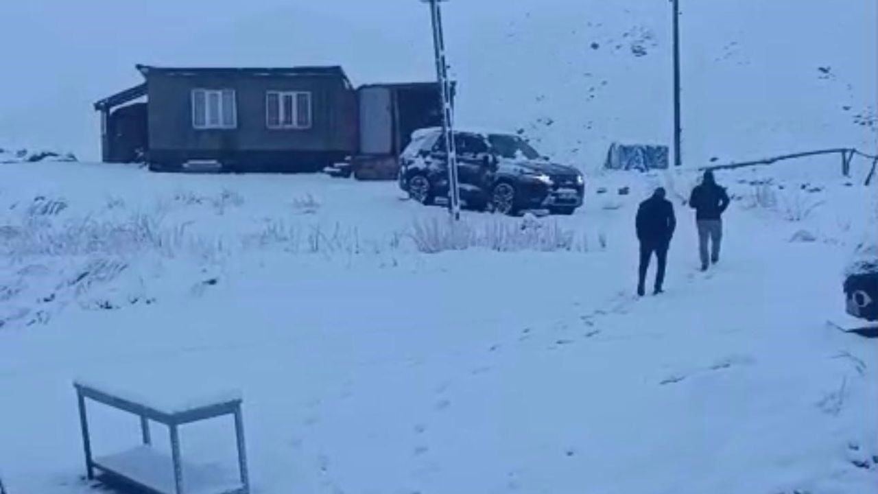 Şırnak'ta kar yağışı etkili oldu: Beytüşşebap ve köyleri beyaza büründü