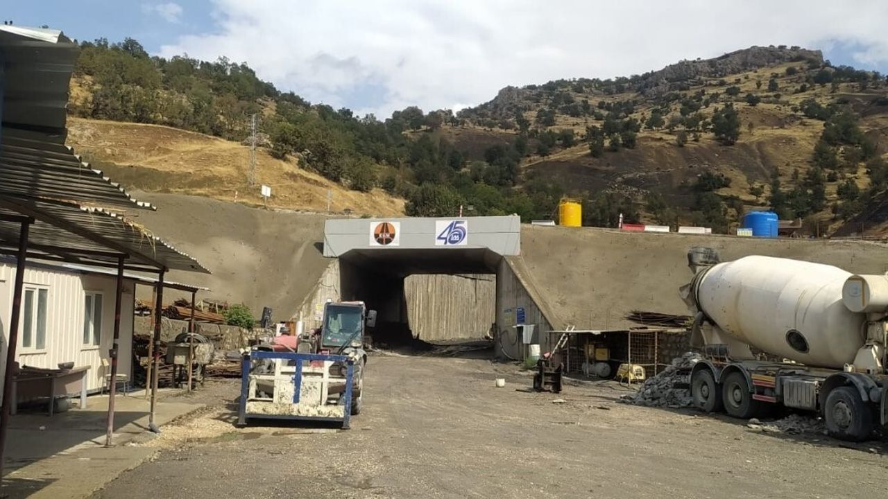 Şırnak-Van karayolu projesinde çalışmalar hızlandı, yeni güzergah 184 km'ye iniyor