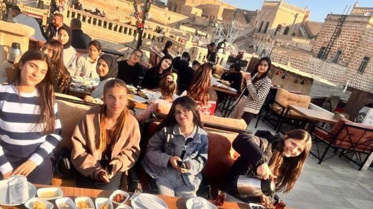 Şırnaklı çocuklar Mardin'de kültürel geziye katıldı — ODES Projesi ile 20 öğrenci
