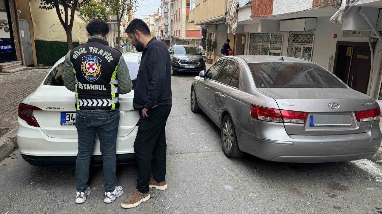 Şişli E-5'te tehlikeli şerit değişikliği: 2 kişiye 41 bin 507 TL ceza