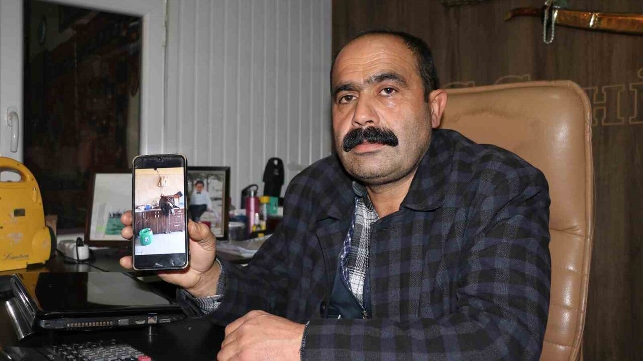 Sivas'ta Esnaf Yaralı Kartalı Montuna Sarıp Kurtardı — Müdahale Anları Kayda Geçti