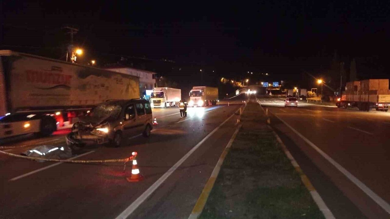 Sivas'ta Koyulhisar'da Trafik Kazası: Tır Şoförü Celal Elevren Yaşamını Yitirdi