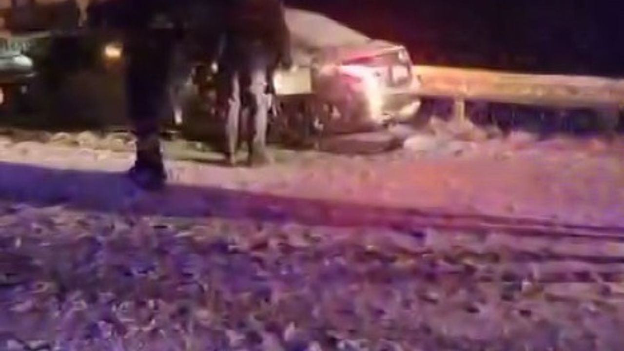 Sivas'ta yoğun karın etkisiyle zincirleme kaza: 1 ölü, 5 yaralı