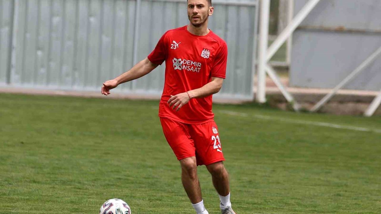 Sivas Vergi Dairesi, eski Sivassporlu Claudemir, Serhiy Rybalka ve Petar Skuletic için ödeme emri yayımladı