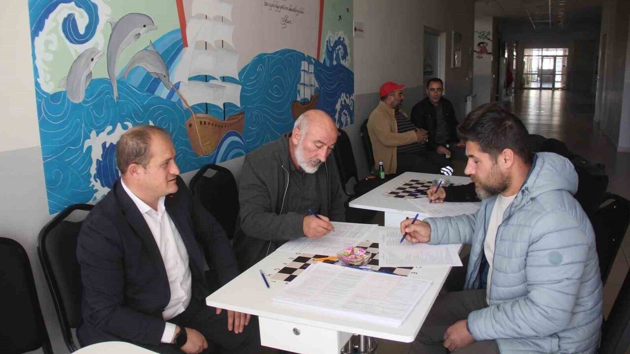 Sivas Zara'da 'Birbirimize Candan Bağlıyız' kampanyasında 8 saatte 98 kan bağışı