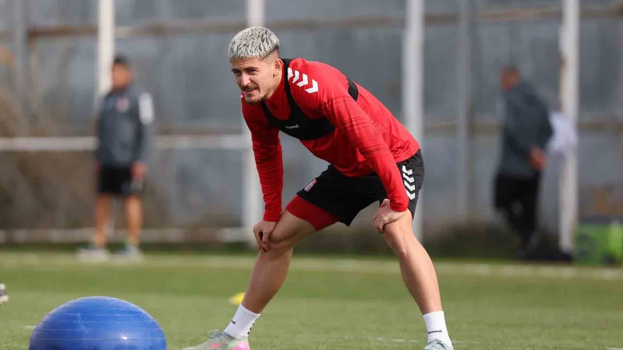 Sivasspor, 8 Kasım'daki Manisa FK maçı öncesi hazırlıklarını tesislerde sürdürdü