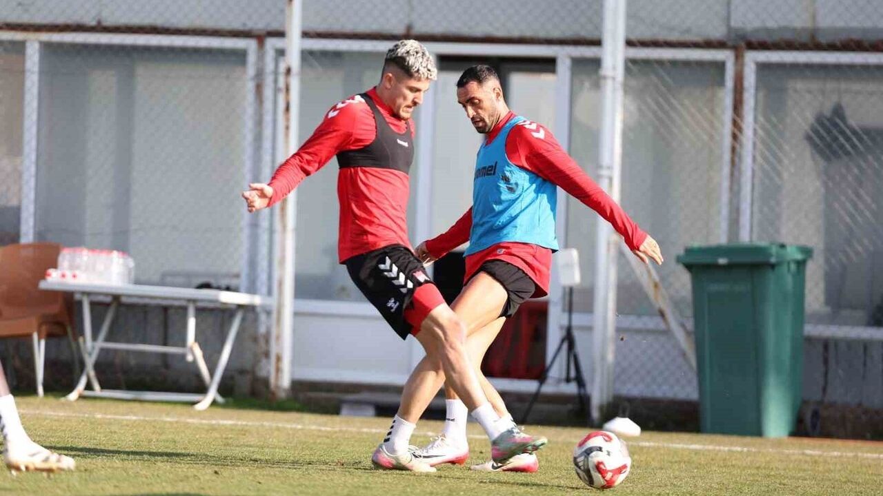 Sivasspor, Boluspor maçının hazırlıklarını Mehmet Altıparmak yönetiminde sürdürdü