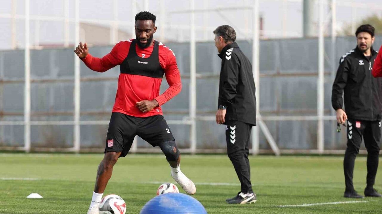 Sivasspor, Esenler Erokspor Maçı Öncesi Taktik Çalıştı