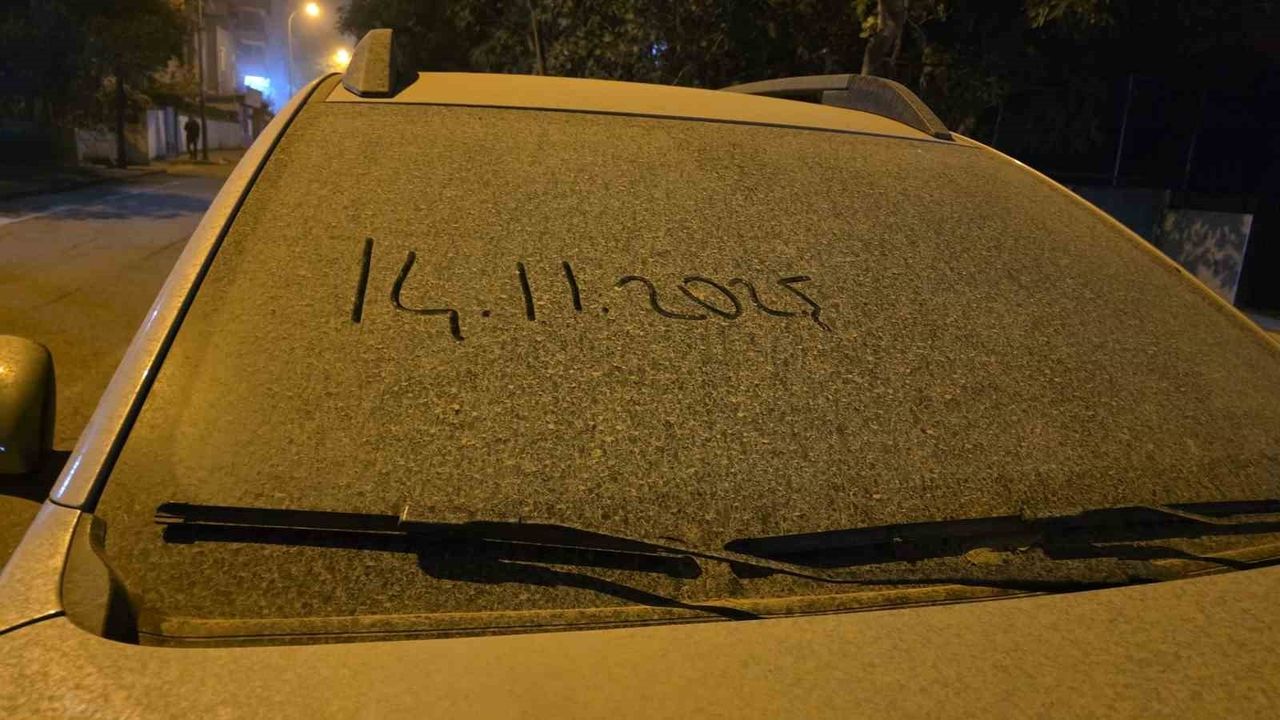 Siverek'te akşam başlayan toz taşınımı gece saatlerinde yoğunlaştı