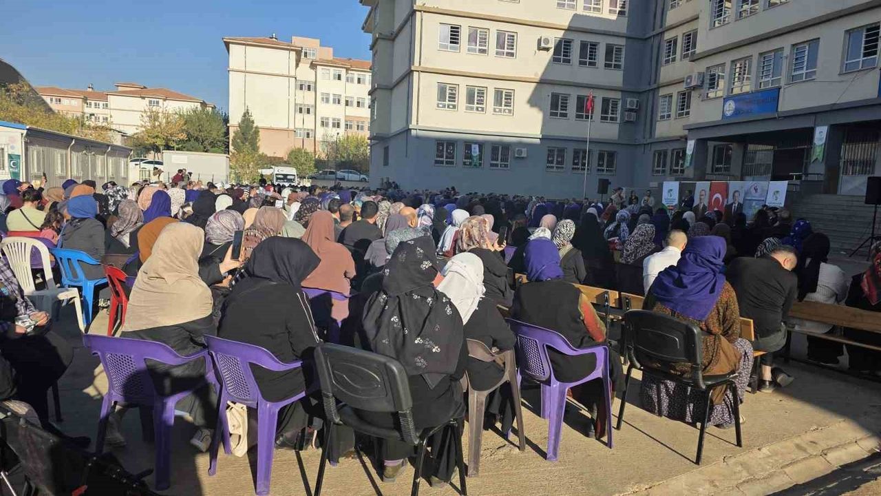 Siverek'te 'Bağımlılıkla Mücadele Mahalle Toplantısı' yapıldı; Vali Şıldak eğitim gündemini değerlendirdi