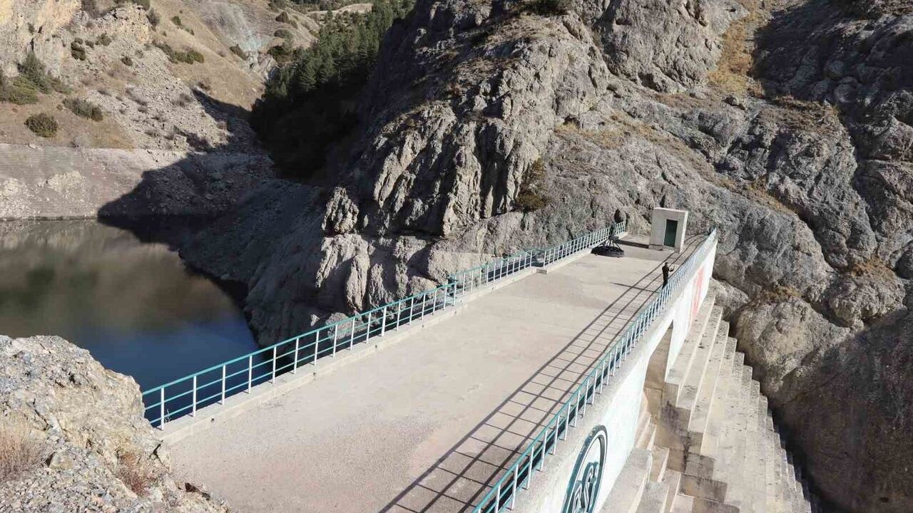 Sivridere Sulama Barajıyla Oltu'da 6 bin 860 dekar arazi sulanacak