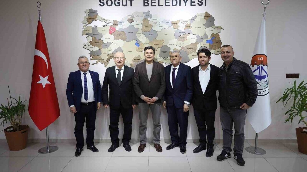 Söğüt Belediye Başkanı Ferhat Durgut'a Onursal Üyelik Plaketi