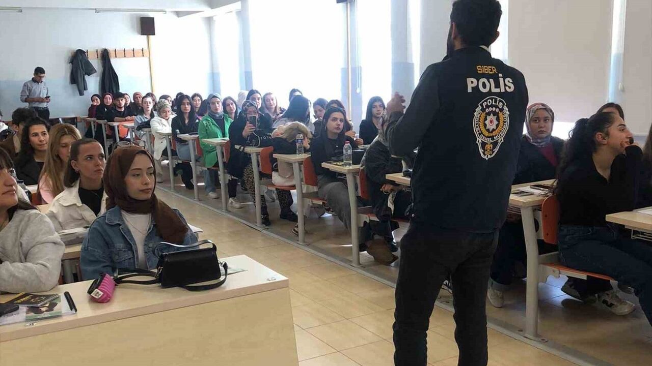 Söğüt MYO’da ‘Madde, Ekran ve Dijital Bağımlılıkla Mücadele’ söyleşisi