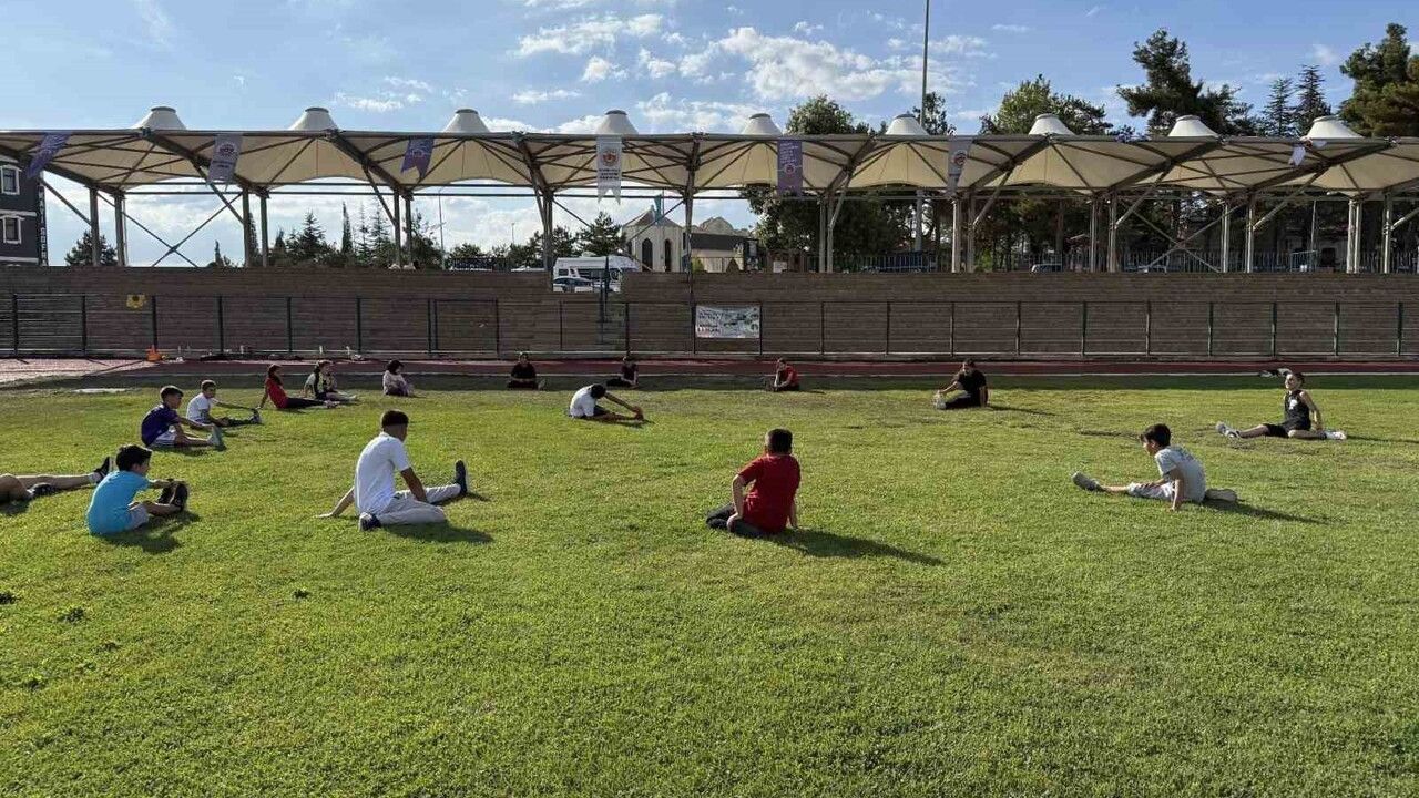 Söğüt’te Gençlik ve Spor Bakanlığı Spor Okulları Kapsamında Atletizm Antrenmanları Yapıldı