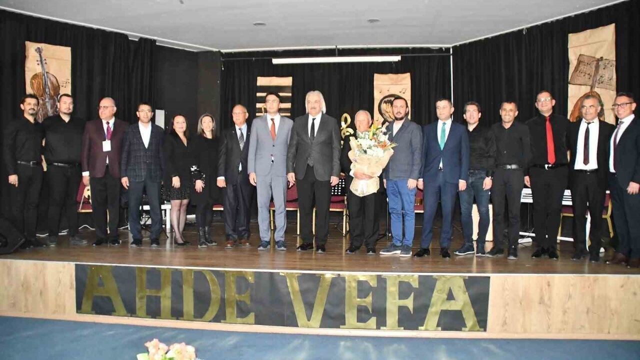 Söke'de 'Eğitim Çınarlarına Vefa' buluşması: 102 emekli öğretmen onurlandırıldı