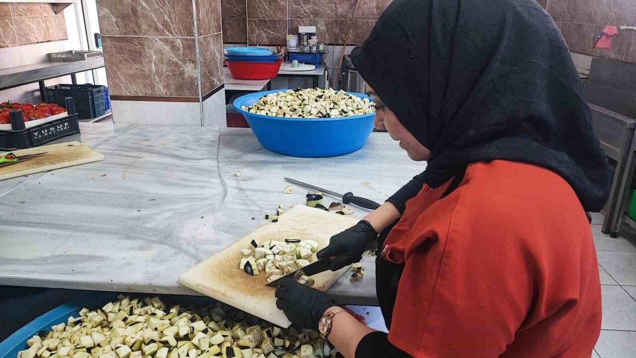 Sorgun’da her gün 700 kişiye ücretsiz üç çeşit sıcak yemek hizmeti