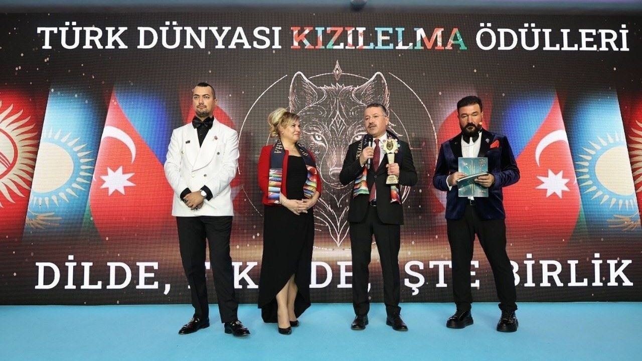 Sosyalfest, Türk Dünyası Kızıl Elma Ödülleri'nde 'Yılın En İyi Sosyal Sorumluluk Projesi' seçildi