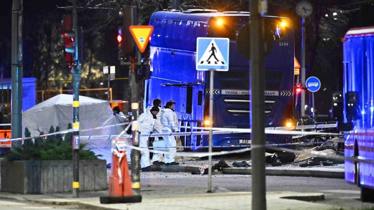 Stockholm'de çift katlı otobüs durağa daldı: 3 ölü, 3 yaralı