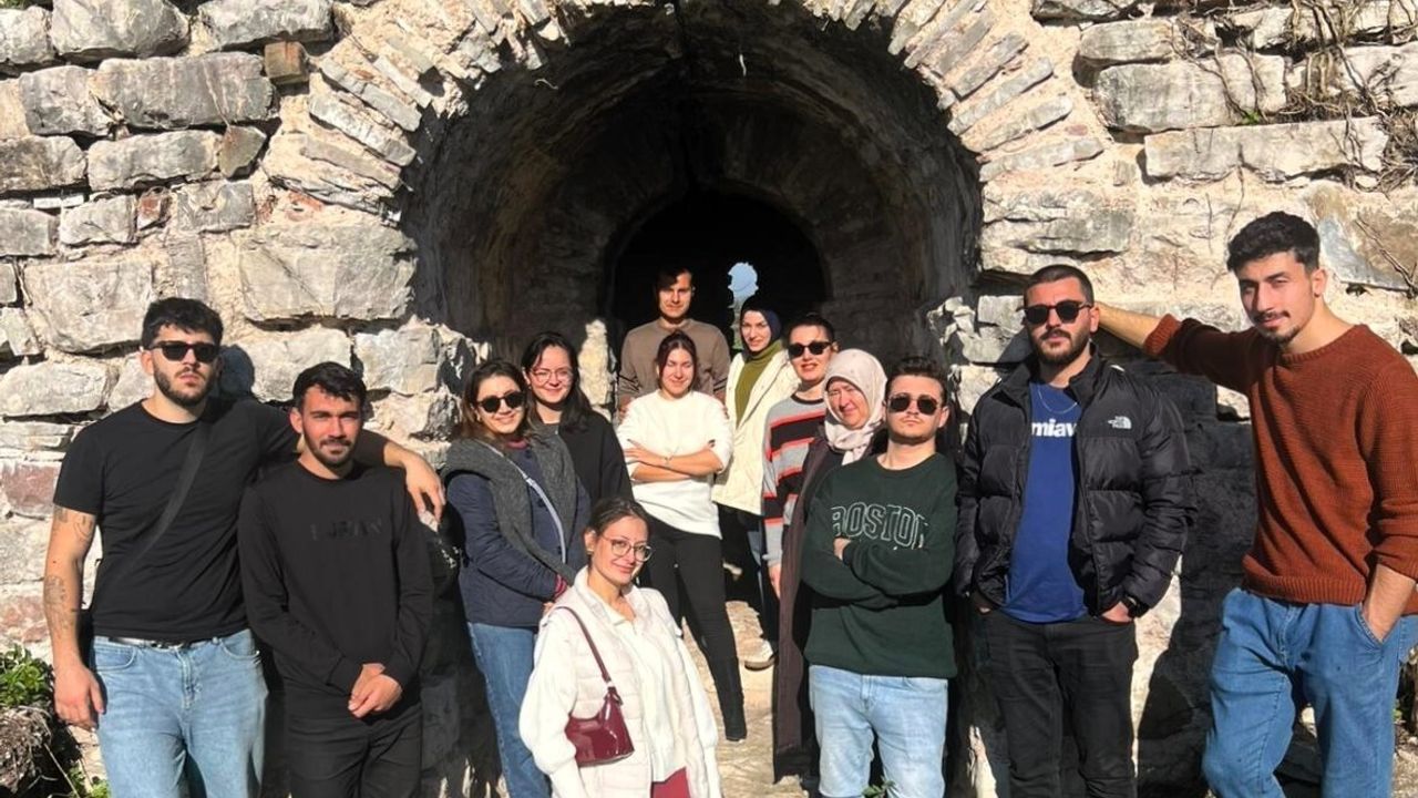 SUBÜ öğrencileri Söğütlü'de 'Yeşil Vatan Seferberliği' kapsamında fidan dikti ve rekreasyon alanlarını inceledi