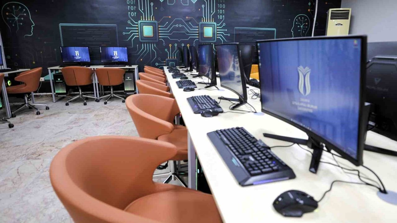 SUBÜ Teknoloji Fakültesi'nde Yazılım Geliştirme ve Sistem Laboratuvarı açıldı