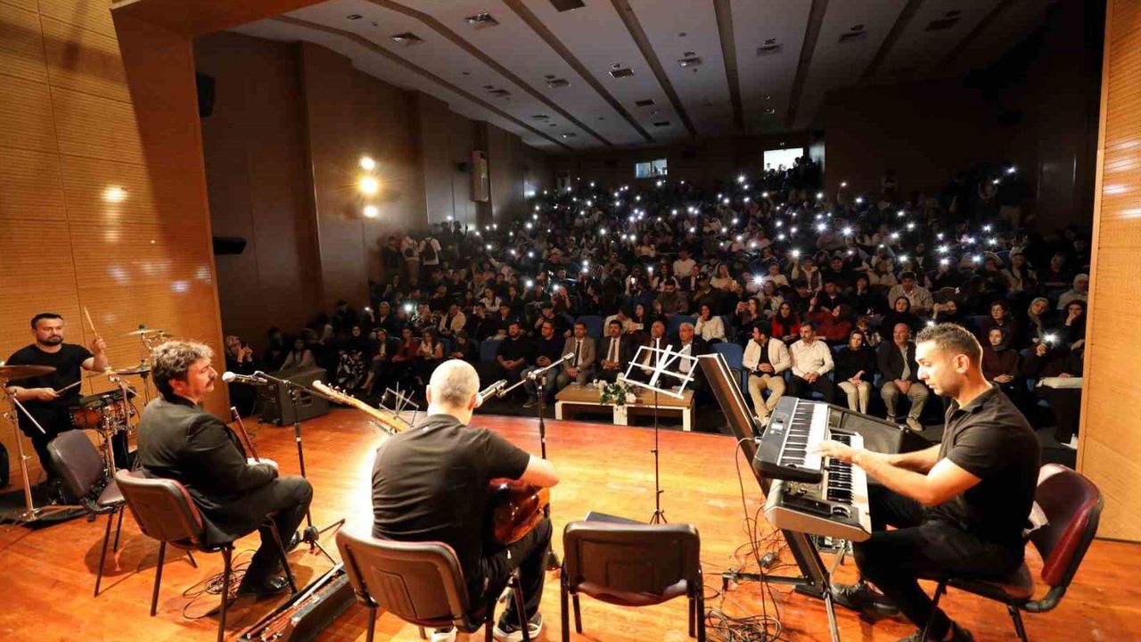 SUBÜ uluslararası öğrencilere Türk Halk Müziği etkinliği düzenledi