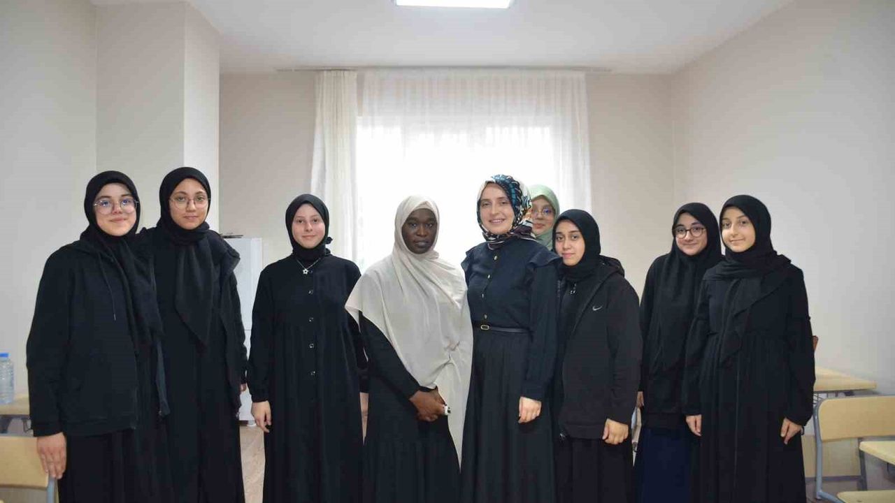 Sudanlı tıp öğrencisi Asma Yousif Osman Ali, 8 ayda hafız oldu