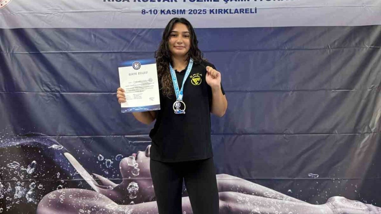 Sudenas Çakmak Kırıkkale'de üç Türkiye rekoru kırdı ve iki kez şampiyon oldu