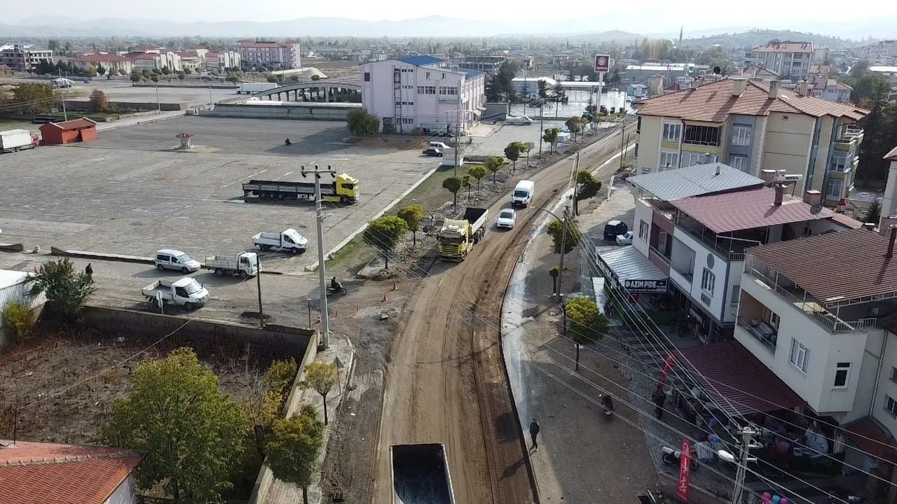 Şuhut'ta Yol ve Altyapı Çalışmaları Altıgöz ve Fatih Camii Yolu Güzergahında Yoğunlaştı