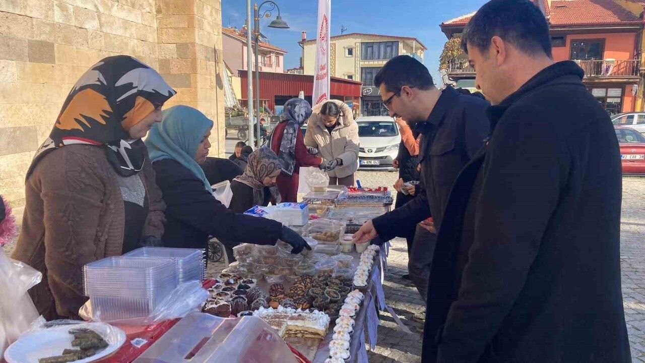 Sultandağı’nda Gazze İçin Hayır Çarşısı Kuruldu