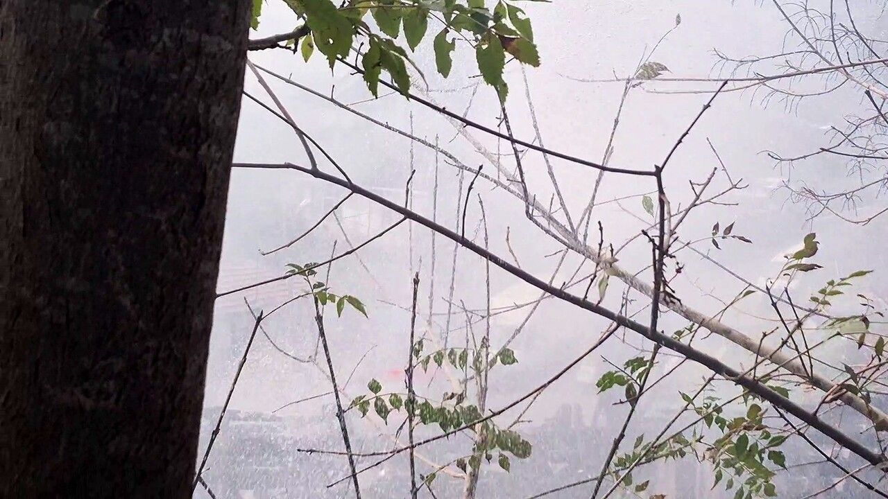 Sultangazi'de Gecekonduda Yangın Söndürüldü; Müdahalede Gerginlik Yaşandı