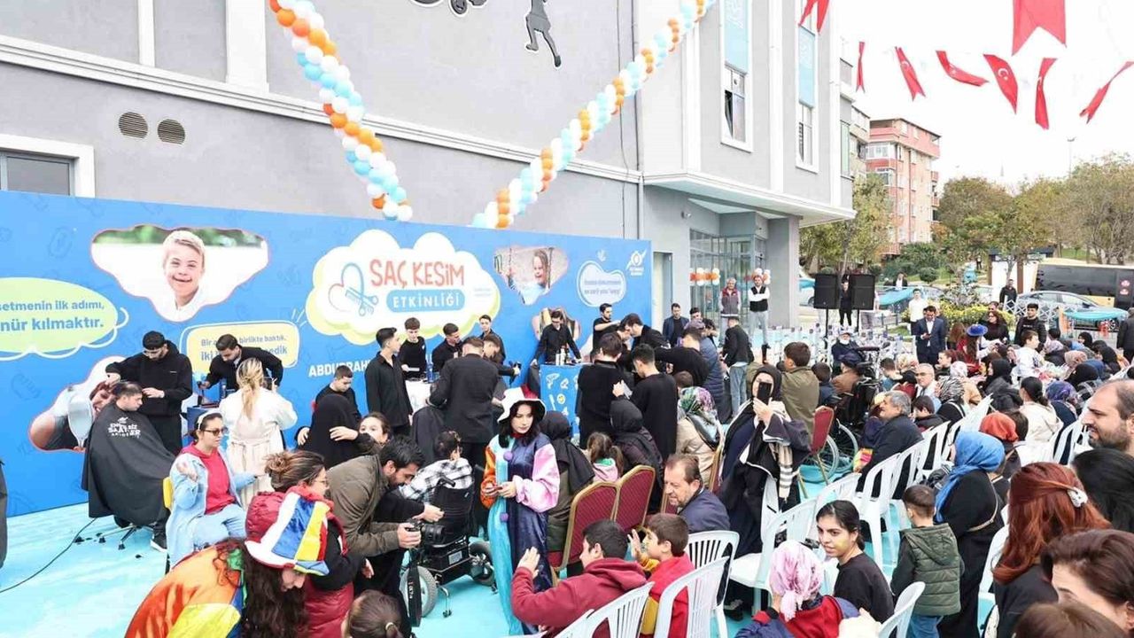 Sultangazi'de Saç Kesim Etkinliği: Fenomen Kuaför Kardeşler 50 Özel Bireyle Buluştu
