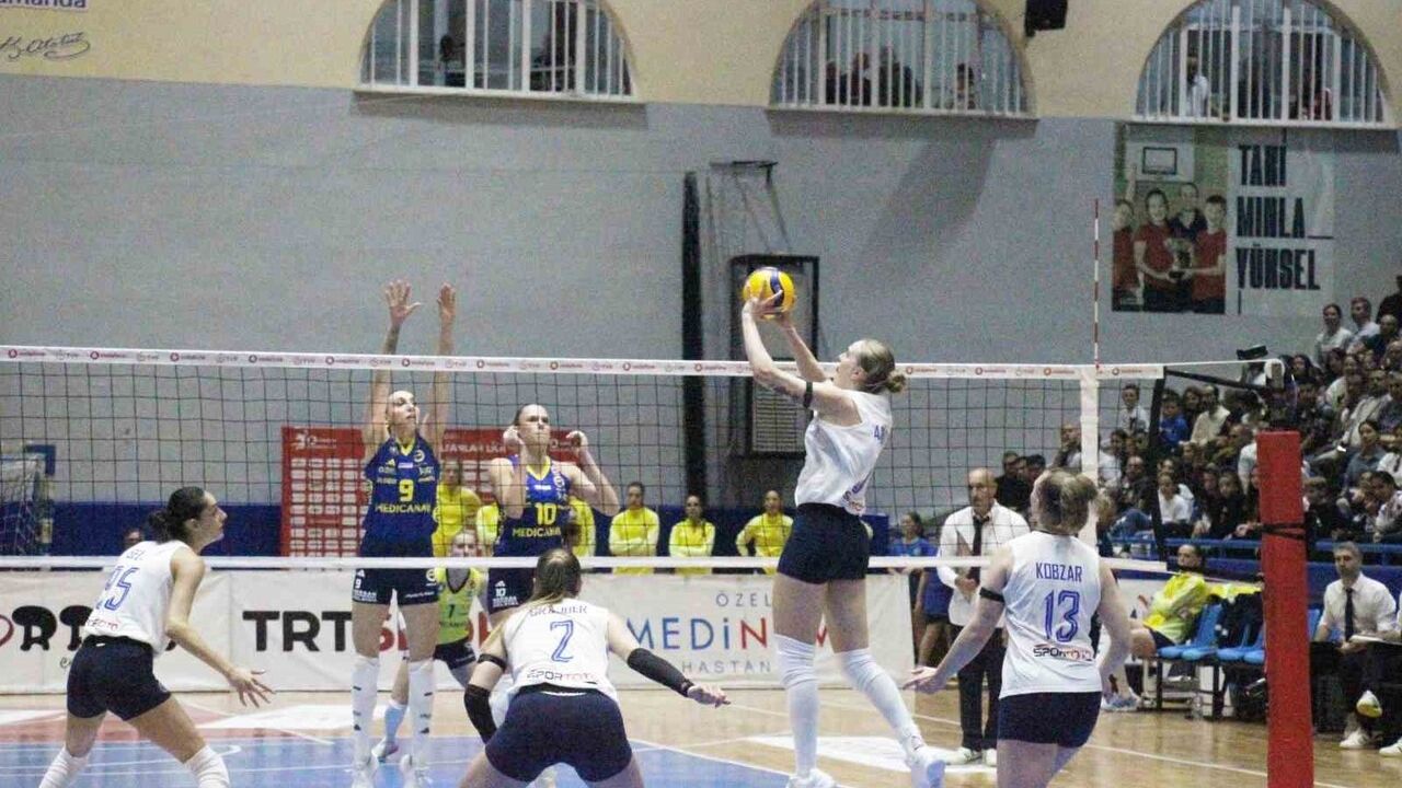 Sultanlar Ligi: Fenerbahçe Medicana, Aydın Büyükşehir Belediyespor'u 3-1 yendi