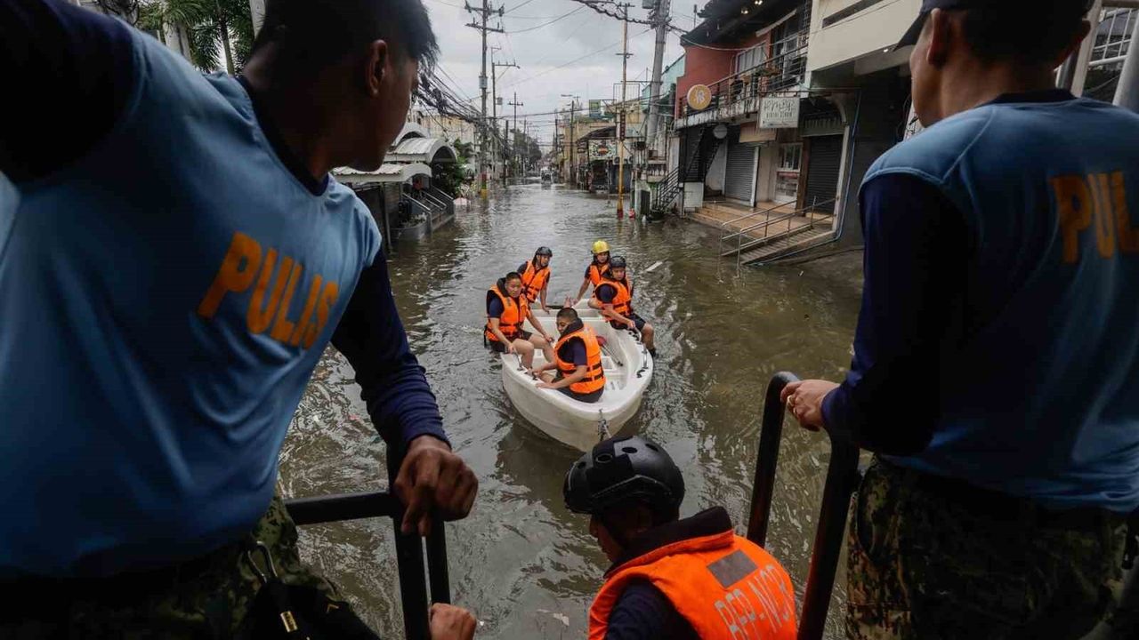 Süper Tayfun Fung-wong: Filipinler’de can kaybı 4’e yükseldi, binler tahliye edildi