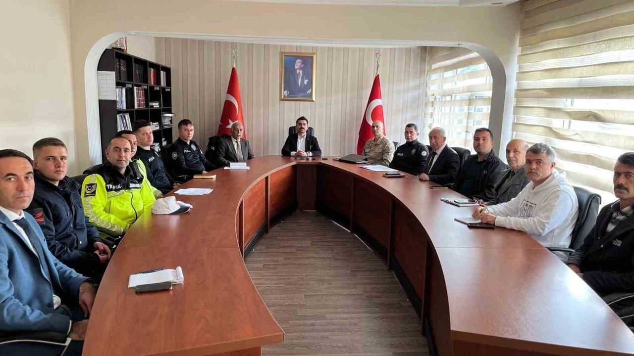 Susuz'da Kaymakam Muhammed Emin Tutal Başkanlığında Kış Tedbirleri Toplantısı