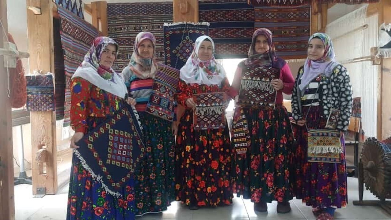 Tahtaköprü kilimi Samsun’da genç ustalarla yeniden hayat buluyor