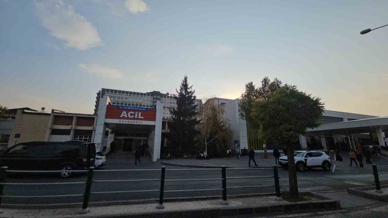 Talas'ta ortaokul sucuk festivali sonrası yaklaşık 80 öğrenci zehirlenme şüphesiyle hastaneye kaldırıldı