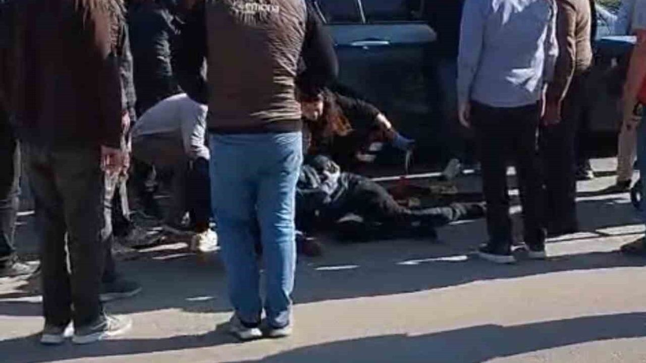 Tarsus'ta yolun karşısına geçen 82 yaşındaki adama otomobil çarptı; 1 kişi hayatını kaybetti