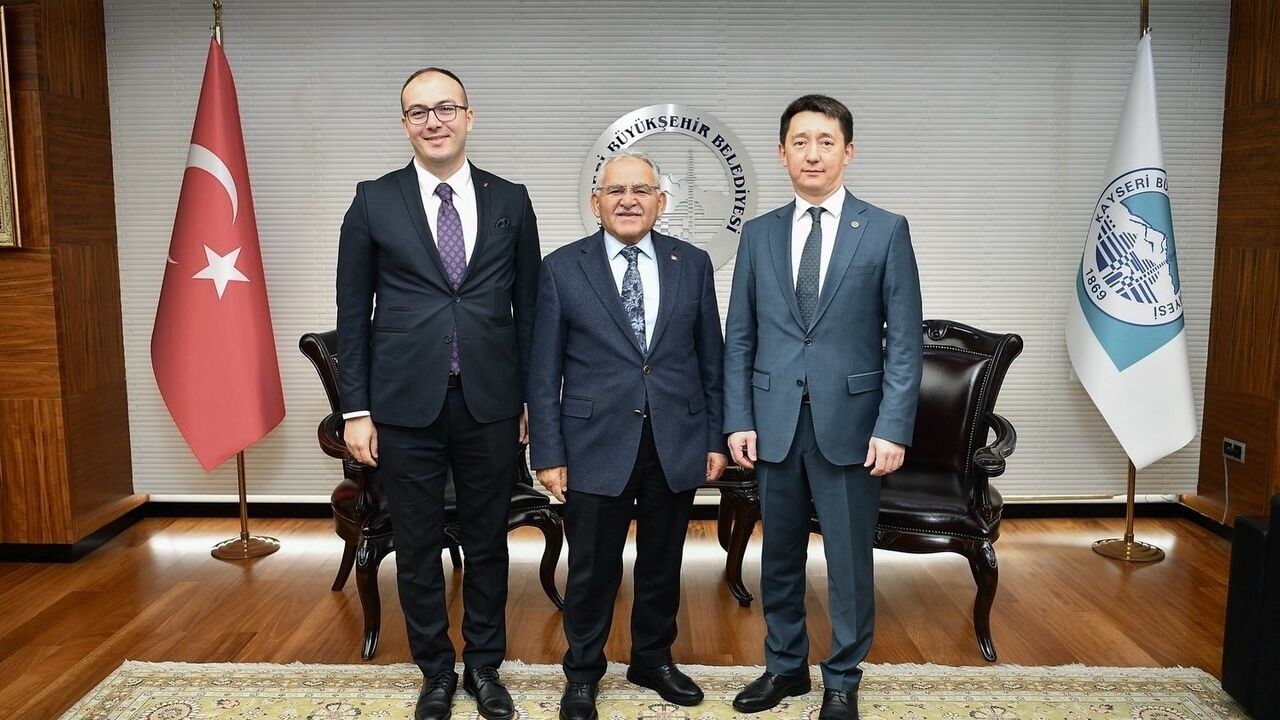 Tataristan Temsilcisi Ayrat Gataullin, Başkan Memduh Büyükkılıç'ı ziyaret etti